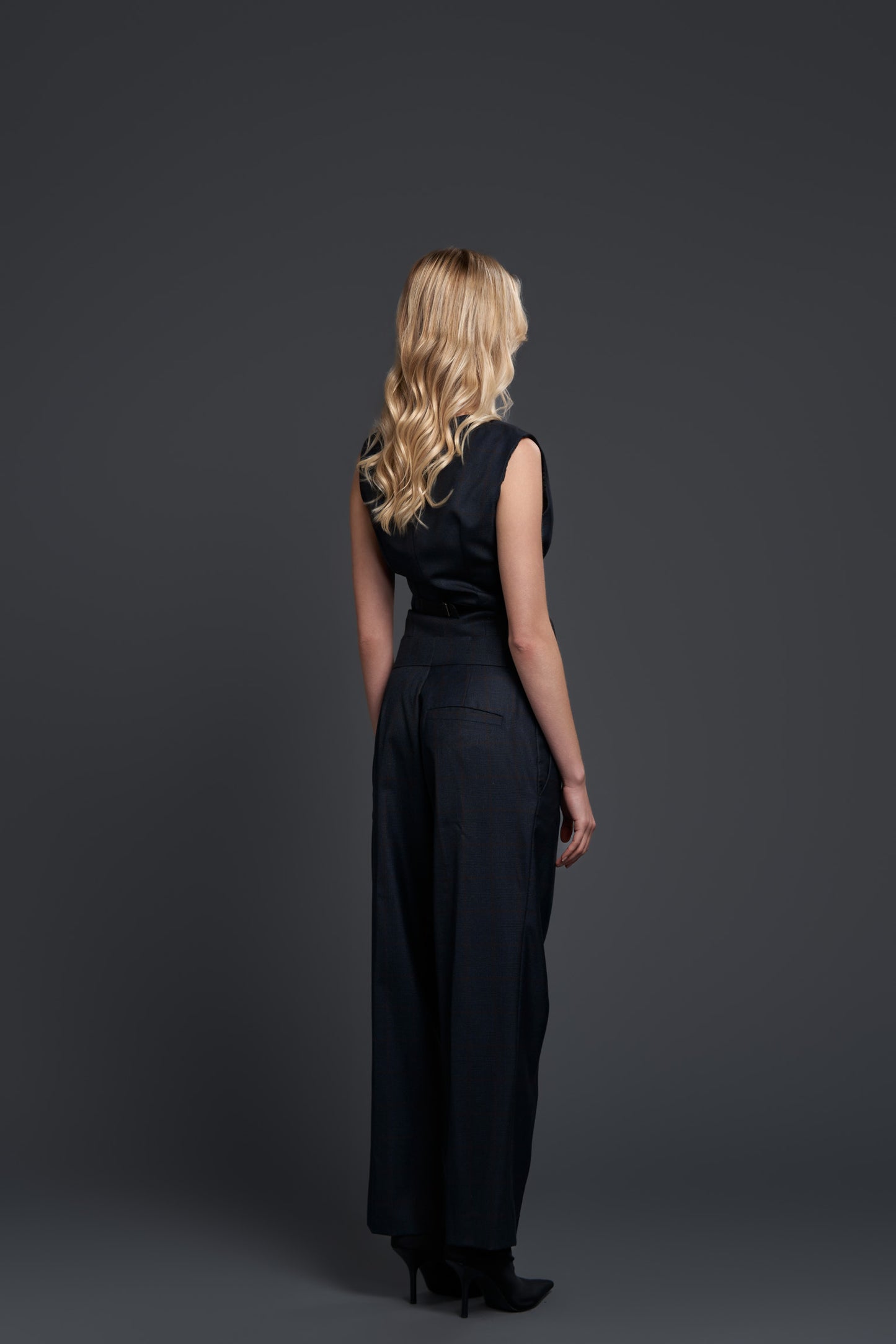 LARIS VEST