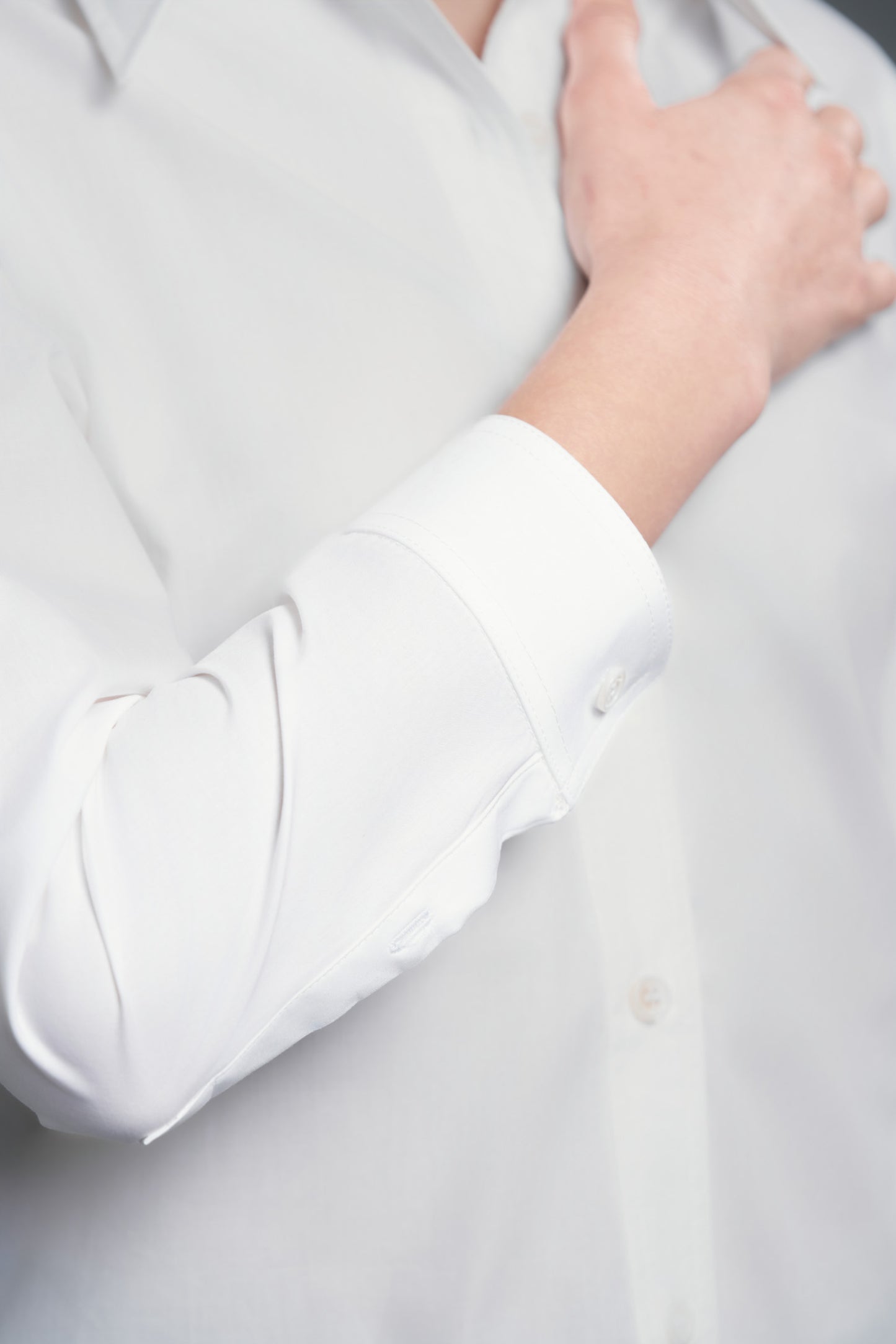 LUXORA WHITE LONG-SLEEVE SHIRT