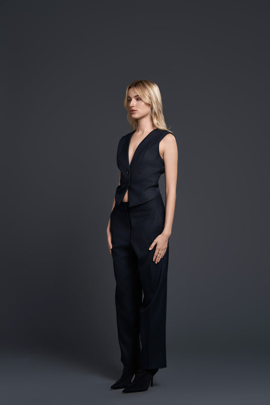 LARIS VEST
